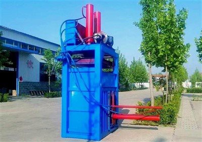 Kulutusta-kestävä teräs hydraulisiin paalaimiin